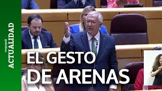 El gesto del senador Arenas PP contra la bancada del Gobierno quot¿Qué hacesquot [upl. by Rednazxela]