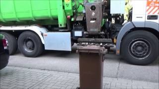 Seitenlader Müllabfuhr leert Mülleimer Garbage Truck [upl. by Gipps]