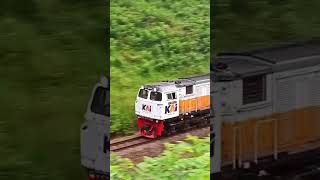 GAMAO TANKER MELIUK INDAH DI SELA PERBUKITAN kai railfans kereta [upl. by Woehick199]