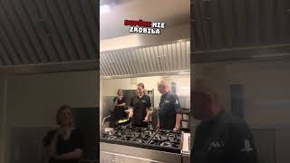 Rzuciła mu gorącą patelnie😱🔥restaurantmalins on TT [upl. by Pape754]