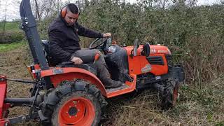 Tracteur Kubota B1241 et broyage de ronces [upl. by Arahat]