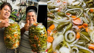 Como Hacer Los Mejores Jalapeños Curtidos Frescos Del Jardin Receta Especial [upl. by Eleirbag]