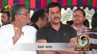 I am unable to believe that Uday Kiran is no more says Sunil  Uday Kiran Funeral [upl. by Notxed]