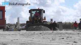 16092013 Potvis aangespoeld strand s Gravenzande [upl. by Dottie755]