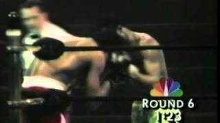 Joe Frazier vs Muhammad Ali  March 8 1971  Round 4  7 [upl. by Zack388]