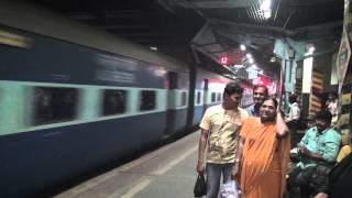 MUMBAI CST MANGALORE SUPERFAST EXPRESS ZOOMING PAST DADAR STATION IN A JIFFY [upl. by Burg235]