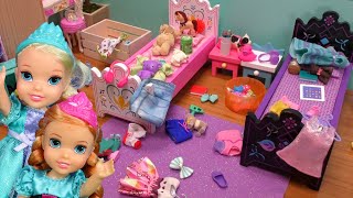 What a mess  Elsa amp Anna toddlers are cleaning their rooms [upl. by Amary680]