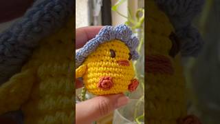 🧶Tejiendo un pollito con sombrero de flor🐥 amigurumi amigurumicrochet flowercrochet chicken [upl. by Isahella]