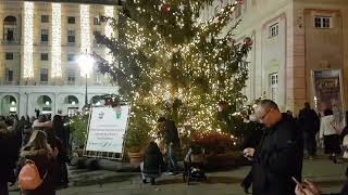 Accensione albero di Natale in piazza De Ferrari a Genova [upl. by Aketahs976]