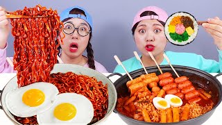 Desafio de comida coreana com noodles Tteokbokki DONA [upl. by Eittam611]