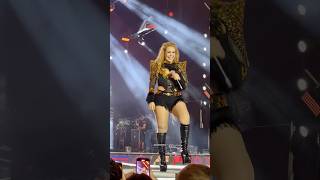 Joelma batendo os cabelos na música Gringo Lindo [upl. by Nikal761]