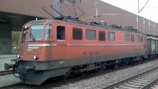 Alte SBB Kantonslok Ae 66 rangiert und führt langen Güterzug am 8102013 [upl. by Abagail]