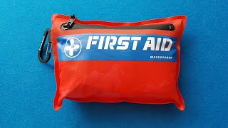 Rhino Rescue First Aid Kit Ultralight a escena Perfecto para las salidas al campo con mal tiempo [upl. by Alleirbag]