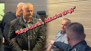 “Hiqe dorën kthehu drejt” i tërhiqet vërejtja të akuzuarit për krime lufte rrinte si “kapadaiquot [upl. by Bromley]