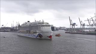 AIDAprima läuft mit Schiffshorn aus dem Hamburger Hafen aus Dockland 22 und 29 Juli 2017 [upl. by Silda]