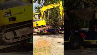 ALAT BERAT EXCAVATOR NAIK TRUK TOWING shorts trending subscribe [upl. by Aderb]