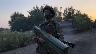 Russian troops use strange weapons to attack Ukrainian troops [upl. by Aicsile]