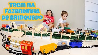 O TREM FAZENDINHA DE BRINQUEDO  video brinquedos da fazenda  sitio vaca boi cavalo animais trator [upl. by Leilamag]