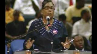 Sis Joyce Rodgers present flower to Evgan Stephanie Dillard amp Youth March AIM 2009 Tampa FL [upl. by Jenks]