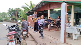 En landsby i Thailand kom med i sidevognen her Sakon Nakhon Thailand [upl. by Nilahs]