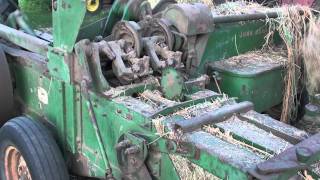 Manually tripping the knotters on a 14T John Deere baler [upl. by Peih]