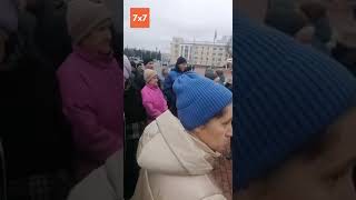 Переселенцы из Суджи около 120 ч вышли на митинг в центре Курска Интересные факты в комментариях [upl. by Aicilf348]