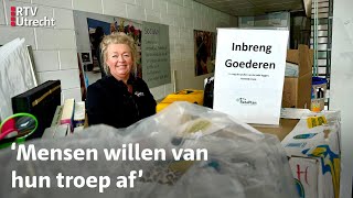 Niet verkochte vrijmarktprullaria na Koningsdag naar de kringloop  RTV Utrecht [upl. by Tak]