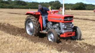 Vintage Tractor Working Camrose  First Look [upl. by Sordnaxela]