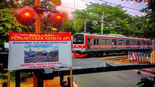 RAILROAD CROSSING INDONESIA  Perlintasan Kereta Api Wantech  PALANG MULUS [upl. by Aelyk]