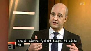 100 åringar är ett problem för Psykopat Reinfeldt [upl. by Renba576]