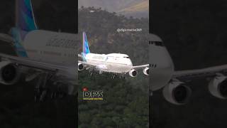 Bandara Paling Menakutkan di Hongkong KAI TAK Airport  Garuda Indonesia B7478 [upl. by Aniroz]