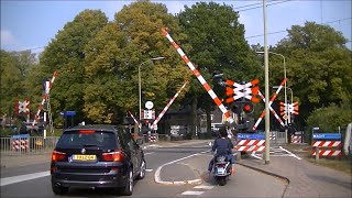 Spoorwegovergang Emmen  Dutch railroad crossing [upl. by Haimrej332]