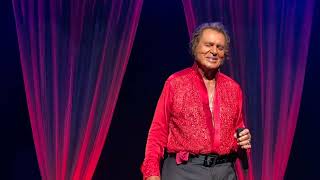 Engelbert Humperdinck  quotAlone In The Nightquot  Live Kursaal Oostende  Farewell Tour  31082024 [upl. by Hgiellek115]