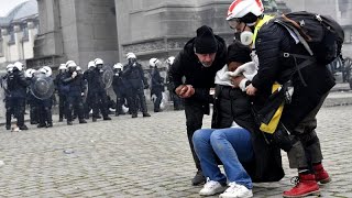 Bruxelles Barcellona Washington il mondo protesta contro le vaccinazioni [upl. by Abibah]