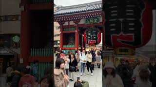 Kaminarimon 雷門 aka Thunder Gate in Asakusa  The famous huge red lantern light in Tokyo [upl. by Joane]