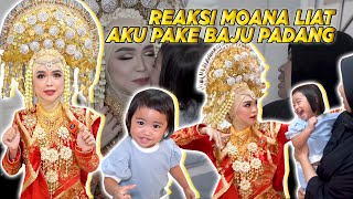 LUCU BANGET REAKSI MOANA Liat Aku Pake Adat Padang [upl. by Elatsyrk]