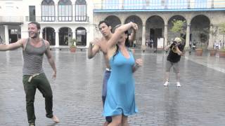 Salsa bajo la lluvia en La Habana [upl. by Yelehsa]