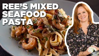 Ree Drummonds Mixed Seafood Pasta  The Pioneer Woman  Food Network [upl. by Beverlie]