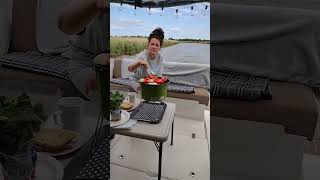 Norfolk broads holiday Barbeque on boat Весёлая жизнь на катере [upl. by Tija]