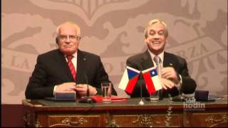 Czech president steals pen during state visit to Chile [upl. by Enrev]