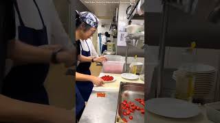 This new cheif showed master cheif fastest way to slice tomato shorts [upl. by Haleelahk]