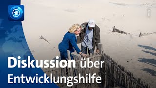 Diskussion über Kürzungen in der Entwicklungshilfe [upl. by Nosnhoj726]