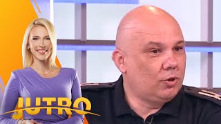 Policija je tri puta zaustavila Pančevca dok je vozio ženu kojoj je počeo porođaj  JUTRO [upl. by Enovahs]