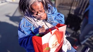 🎁 CHRISTMAS GIFTS FOR THE HOMELESS [upl. by Fromma]