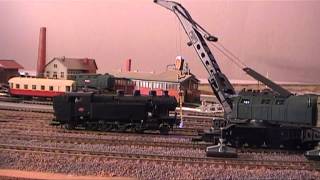 Trains miniatures  Relevage locomotive vapeur avec grue digitalisée en MPG2 [upl. by Alih607]