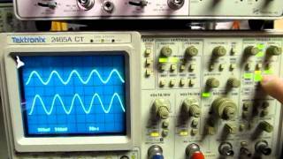 19 How to get a stable scope display with two signals very close in frequency [upl. by Landon]