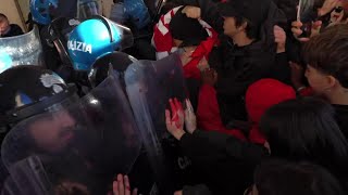 Torino scontri tra studenti e polizia durante la manifestazione pro Palestina [upl. by Sharla196]