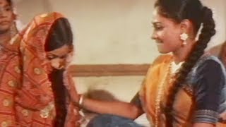 Jaya Bachchan impresses Sulochana  Gaai Aur Gori  Bollywood Scene 320 [upl. by Shriver]