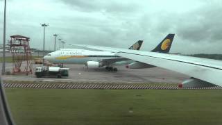 Singapore Airlines Boeing 777300ER Departure from Changi Airport HD [upl. by Acemaj]