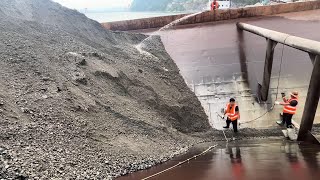 Barge unloading 5000 tons of phosphorite Part 2 Vlog of work on barge  Relaxing video [upl. by Anirazc]